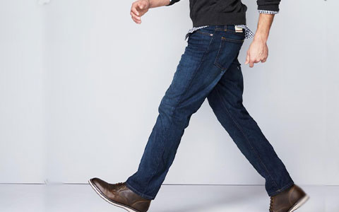 What To Wear With Dark Blue Jeans To Look Incredibly Stylish